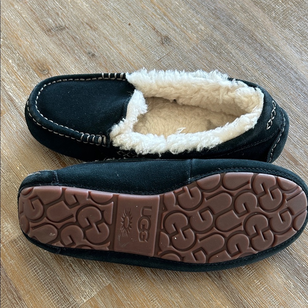 UGG Black Ansley Moccasin Slippers with Cream Lining - Picture 4 of 5